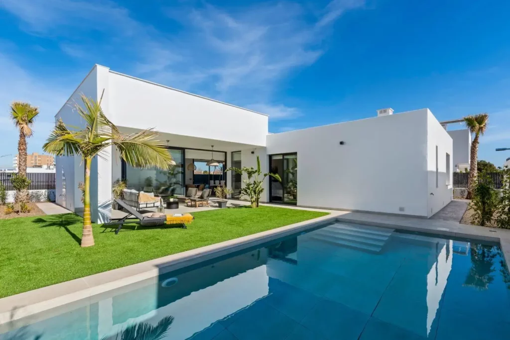 Luxury Estates in Villas Del Mar