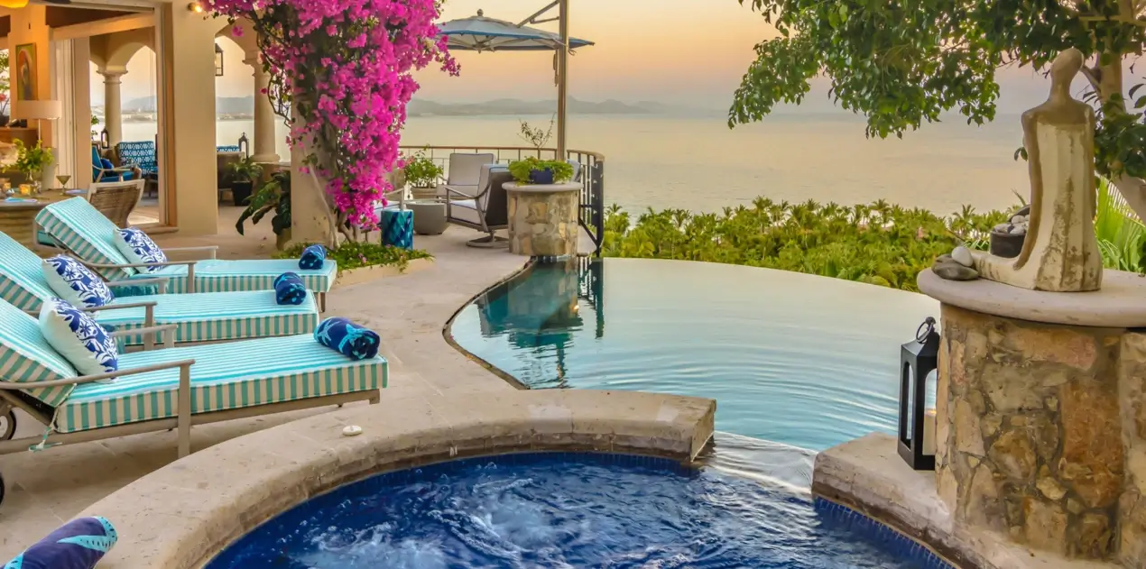 Luxury Estates in Villas Del Mar